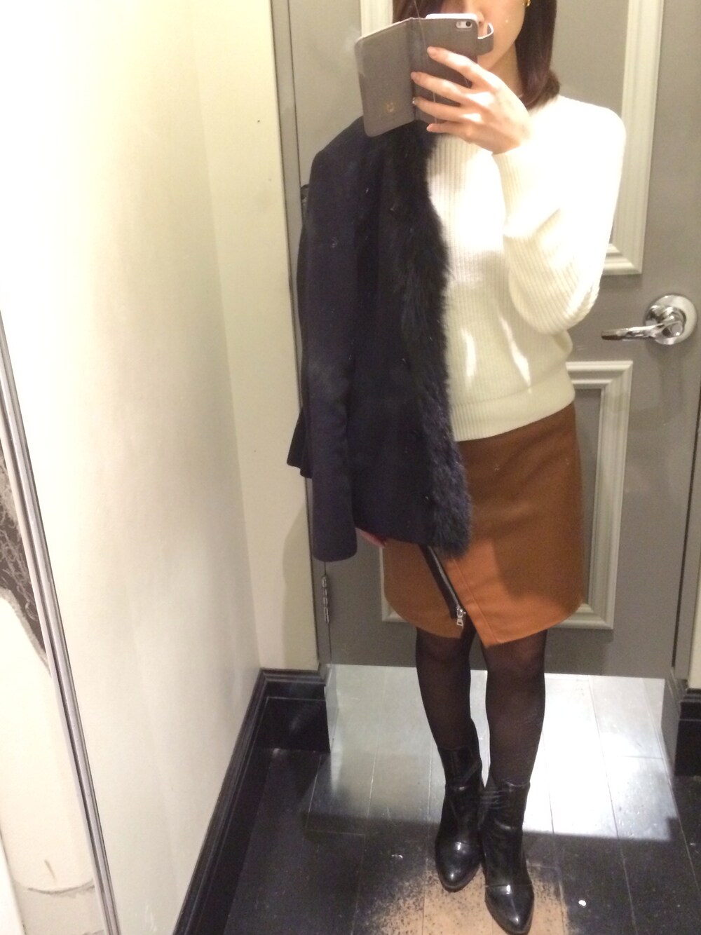 「ZARA、レザースカート、BANANA REPUBLIC」｜「ZARAのアイテム（スカート、ベージュ系）」を使った、Mariiiiさん（レディース・154cm）の冬コーディネートの1枚目の写真