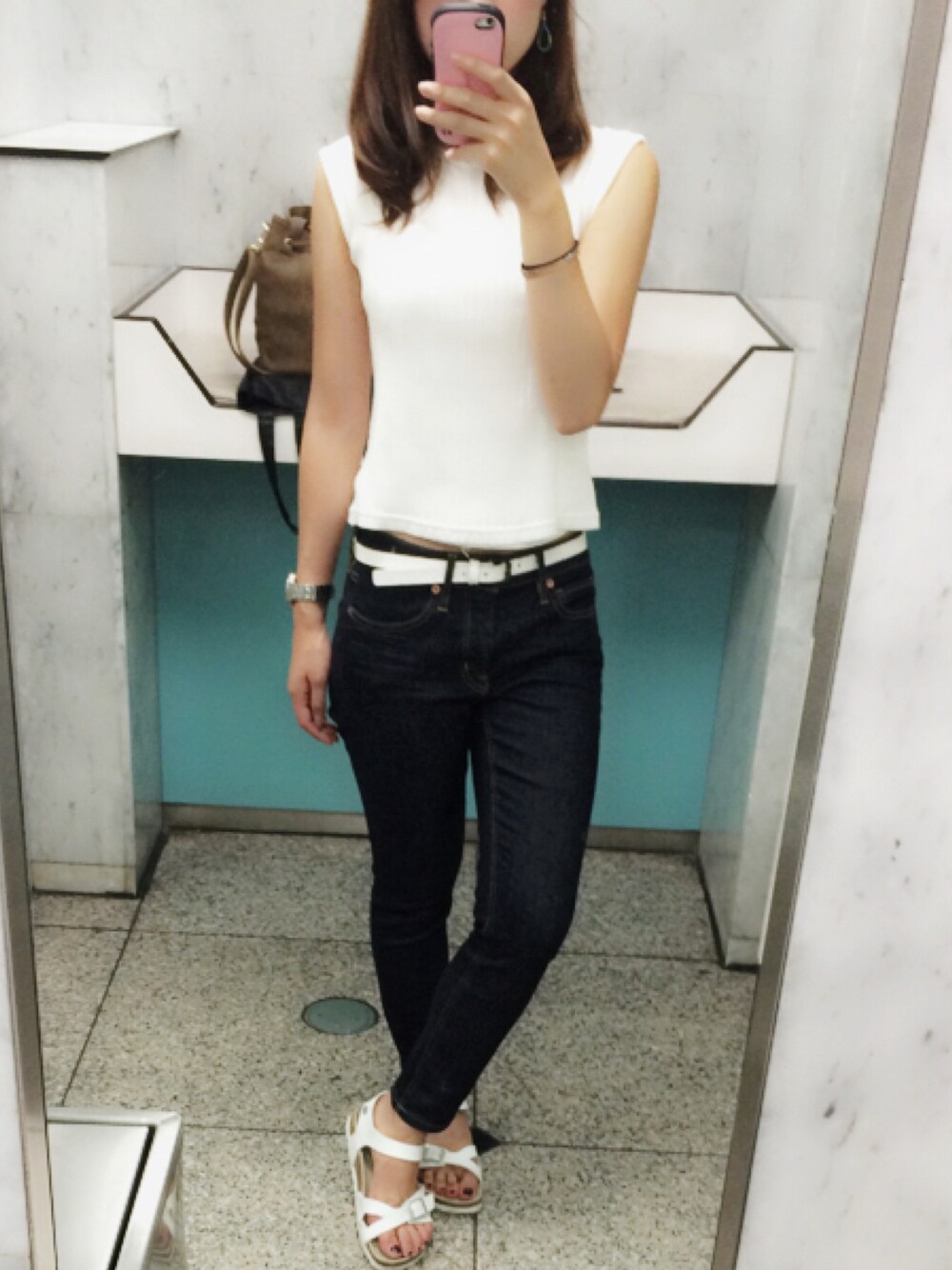 「DKNY、無印良品、ビルケンシュトック、ノンウォッシュデニム」｜「DKNY DONNA KARAN NEW YORKのアイテム（トップス、ホワイト系）」を使った、Mariiiiさん（レディース・154cm）の夏コーディネートの1枚目の写真