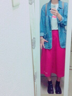 「アイテム（デニムスカート、レッド系）」を使った、kawakiさん（レディース・175cm）の秋コーディネート