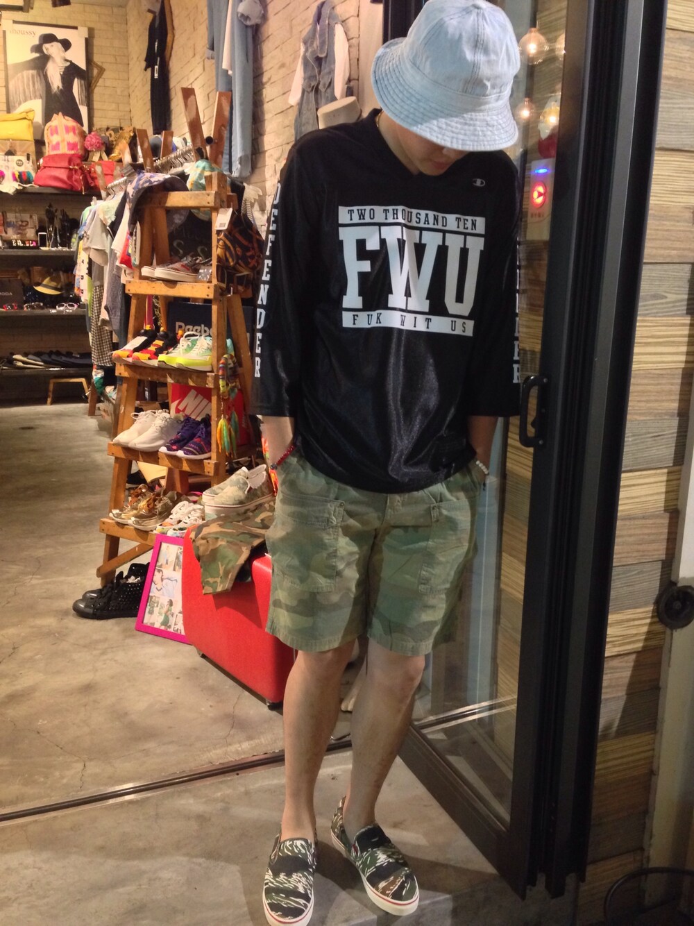 「アイテム（その他パンツ、ブラック系）」を使った、皓皓さん（メンズ・177cm）の夏コーディネートの1枚目の写真