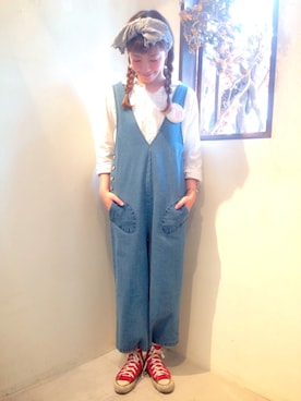 「缶バッジ」｜「アイテム（オールインワン・サロペット）」を使った、古着屋RAINBOWさん（レディース・161cm）の春コーディネート