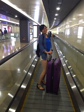 「travel」｜「アイテム（デニムジャケット）」を使った、Grina Tsengさん（レディース・160cm）の夏コーディネート