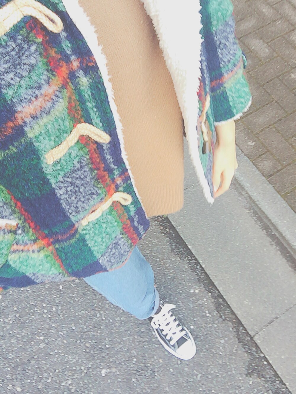 「GU、JEANASiS、converse」｜「JEANASISの7Gストレッチタートルニットプルオーバー/568383（ニット/セーター、イエロー系）」を使った、uさん（レディース・160cm）の秋コーディネートの1枚目の写真