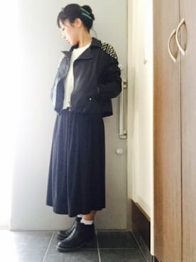 「黒スカート」｜「アイテム（ライダースジャケット）」を使った、サオルさん（レディース・153cm）の秋コーディネート