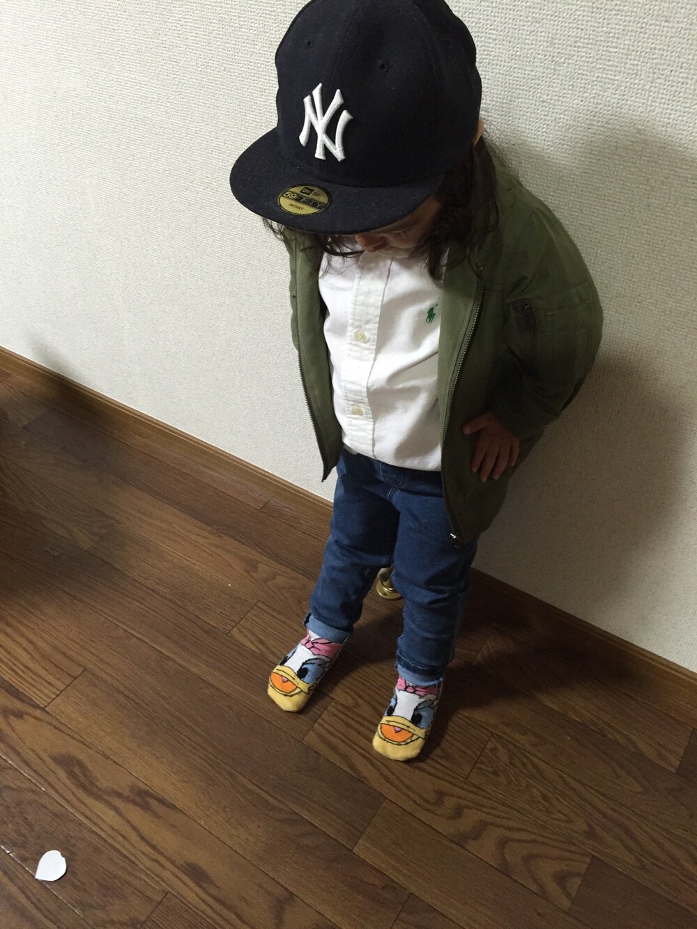 「キッズコーデ、2歳、子供カッコイイ」｜「NEW ERAのアイテム（キャップ、ブルー系）」を使った、emiriさん（キッズ・90cm）の冬コーディネートの1枚目の写真