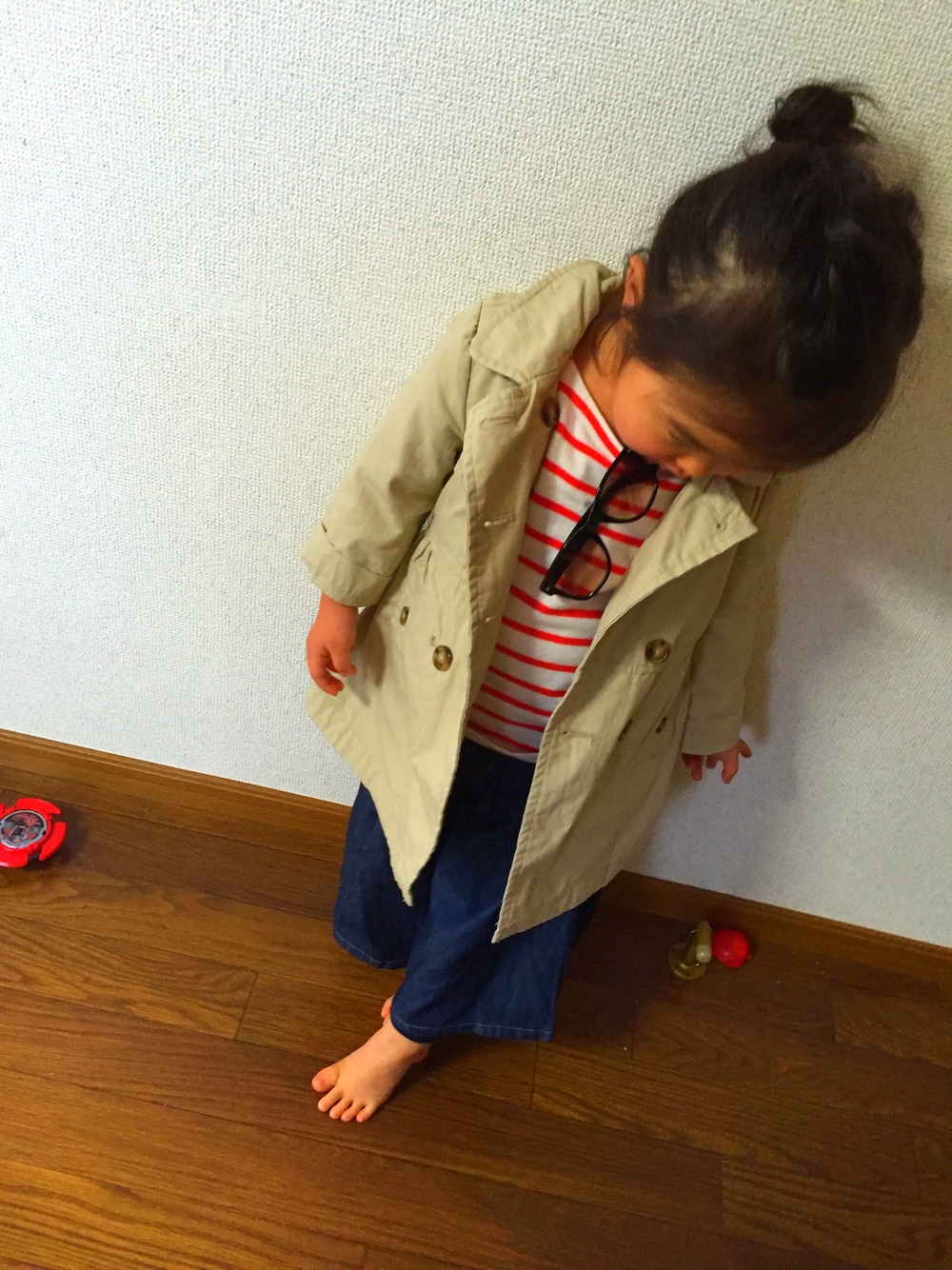 「シンプル、女の子コーデ、2歳半、ガウチョパンツ、トレンチコート」｜「GAPのアイテム（ダウンジャケット/コート、ベージュ系）」を使った、emiriさん（キッズ・90cm）の冬コーディネートの1枚目の写真
