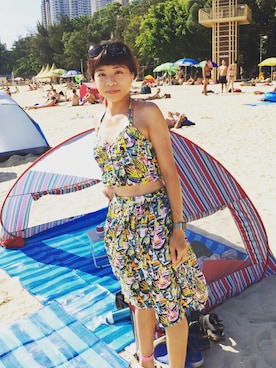 「MONKI（モンキ）のアイテム（チューブトップ）」を使った、Kathy Kanさん（レディース・164cm）の夏コーディネート