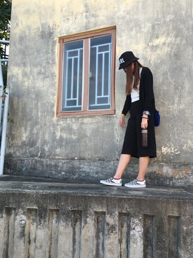 「アイテム（アナログ腕時計、ピンク系）」を使った、Dinb Ngさん（レディース・163cm）の秋コーディネート