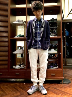 「ホワイトパンツ」｜「アイテム（スニーカー）」を使った、uedamitsuruさん（メンズ・168cm）の春コーディネート