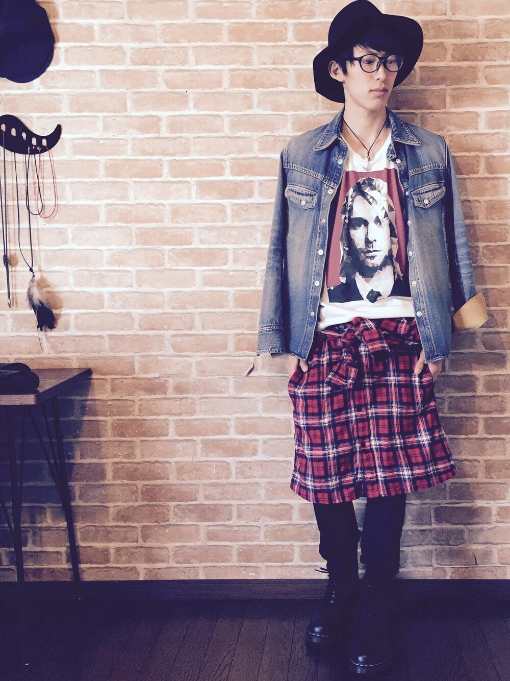 「Tシャツ、ドクターマーチン」｜「glambのアイテム（Tシャツ/カットソー、ホワイト系）」を使った、koukiさん（メンズ・170cm）の春コーディネートの1枚目の写真