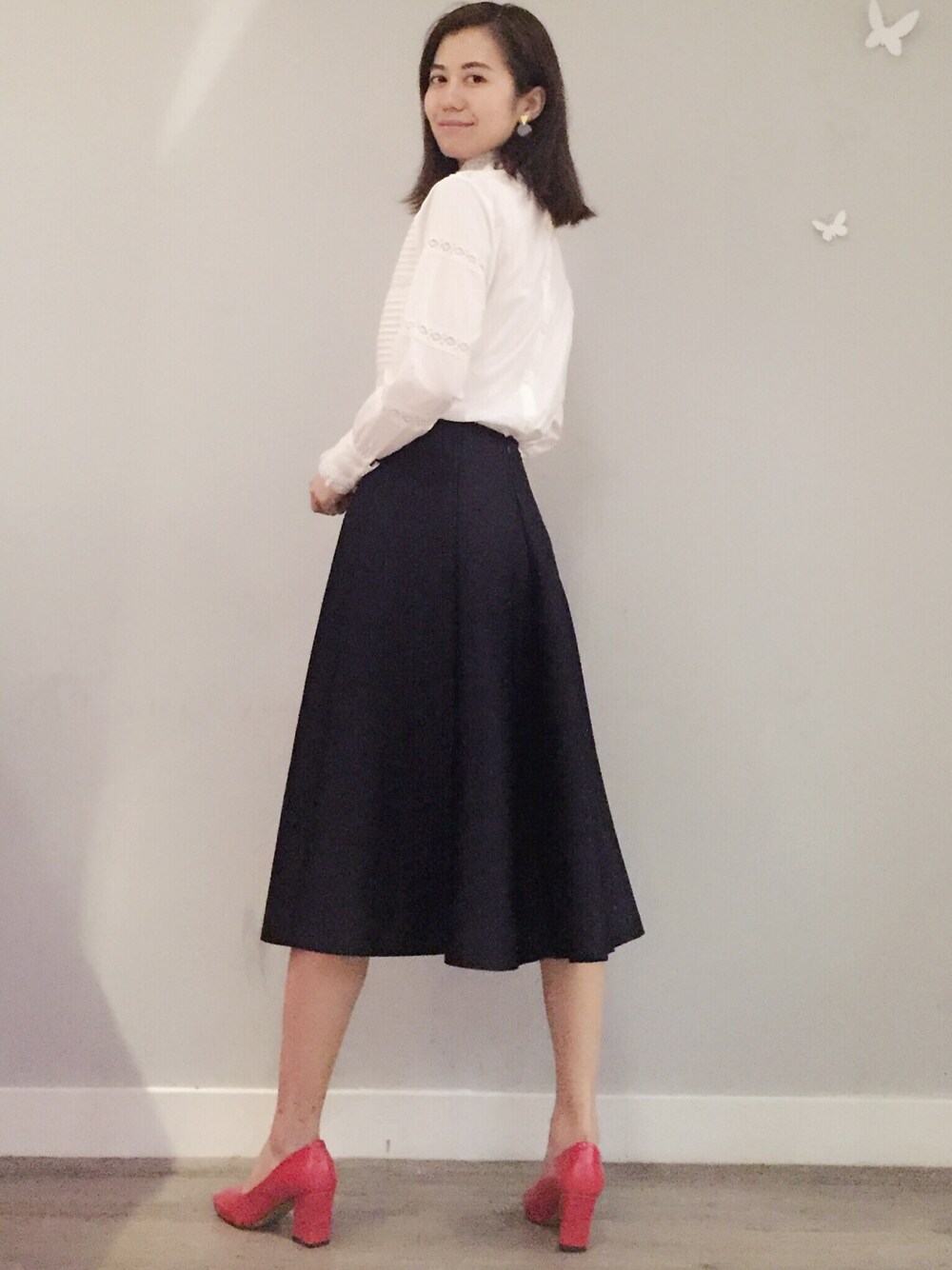 「ootd、skirt、shirts」｜「MATIAのアイテム（スカート、ブルー系）」を使った、Cathy L L Chanさん（レディース・173cm）の秋コーディネートの1枚目の写真