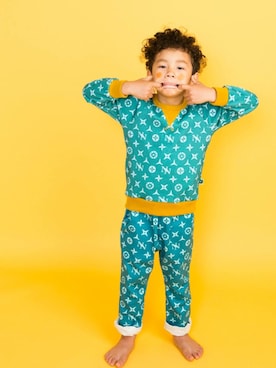 「OJISUN（オジサン）のアイテム（スウェット、グリーン系）」を使った、MonkeyKOUさん（キッズ）の冬コーディネート