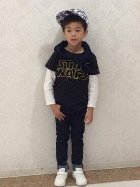 「littleelevenpaisのアイテム（Tシャツ/カットソー、ブラック系）」を使った、MonkeyKOUさん（キッズ）の冬コーディネート