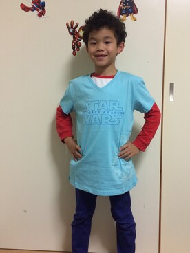 「zozotownのアイテム（Tシャツ/カットソー、ブルー系）」を使った、MonkeyKOUさん（キッズ）の冬コーディネート