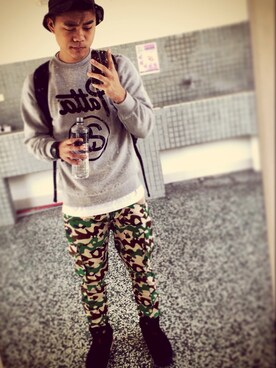 「STUSSY（ステューシー）のアイテム（パーカー、グレー系）」を使った、謝智鵬さん（メンズ・171cm）の春コーディネート