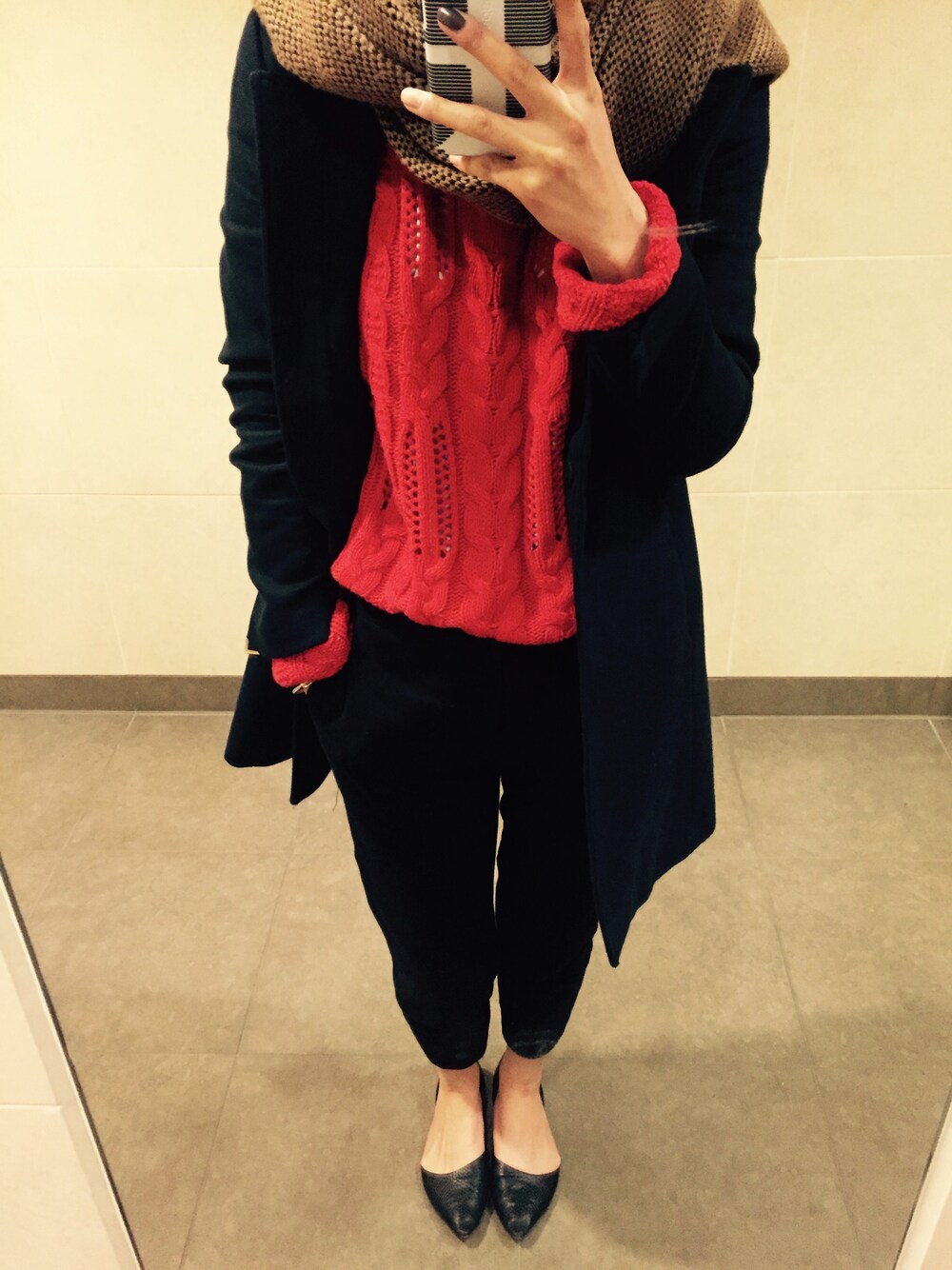 「working style、WOMEN、woman、winter、scarf」｜「H&Mのアイテム（マフラー、ブラウン系）」を使った、mengchengfengさん（レディース・173cm）の冬コーディネートの1枚目の写真