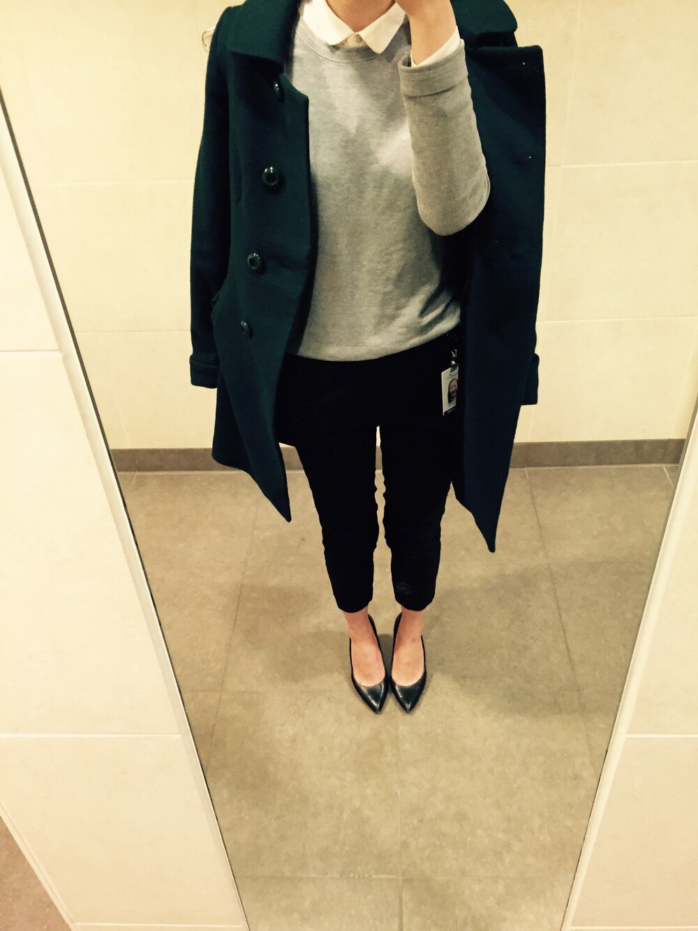 「WOMEN、woman、working style、heels、WORKWEAR」｜「VINCE CAMUTOのアイテム（パンプス、ブラック系）」を使った、mengchengfengさん（レディース・173cm）の冬コーディネートの1枚目の写真