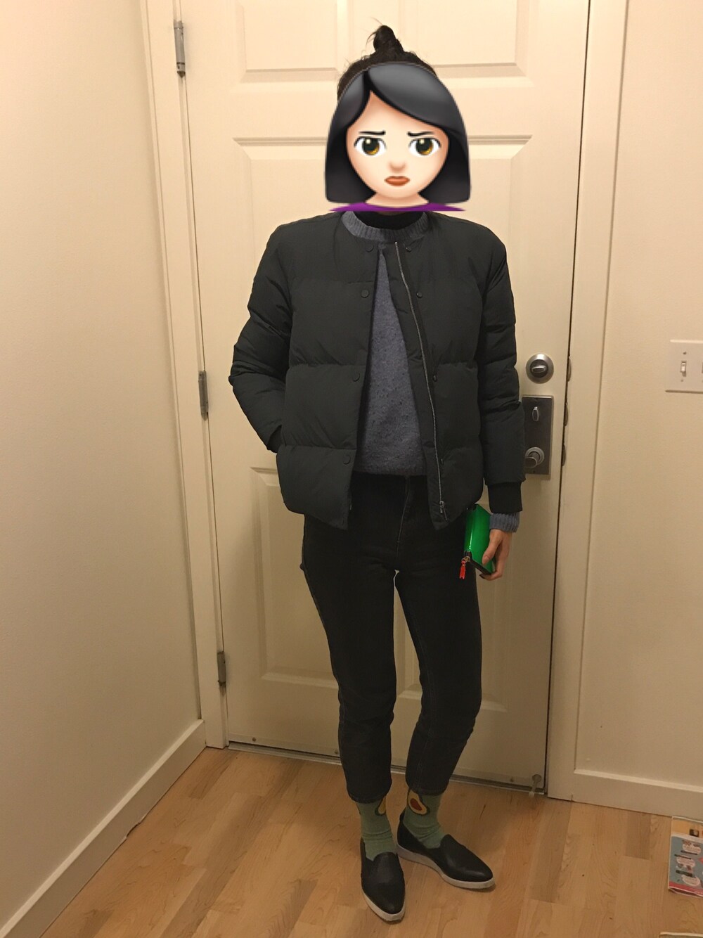 「WOMEN、casual、sneakers」｜「everlaneのアイテム（ダウンジャケット/コート、ブルー系）」を使った、mengchengfengさん（レディース・173cm）の秋コーディネートの1枚目の写真