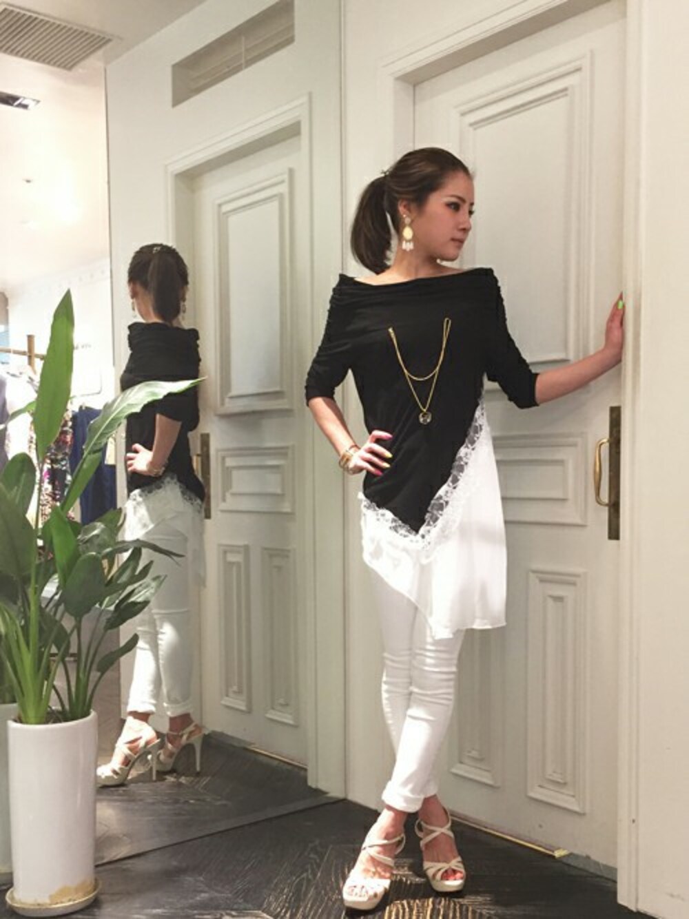 「DESERT ROSE」｜「RINASCIMENTOの【RINASCIMENTO】アシメトリーデザインカットソー（Tシャツ/カットソー、ブラック系）」を使った、Desert Rose_staff150さん（レディース・154cm）の春コーディネートの1枚目の写真