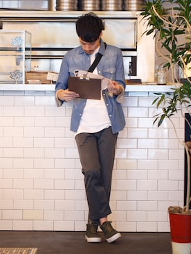 「スエードシューズ」｜「アイテム（チノパンツ）」を使った、Masaki Meguroさん（メンズ・171cm）の夏コーディネート