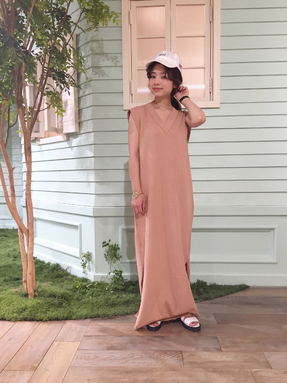 「Kastane」｜「Kastaneのアイテム（ワンピース、ベージュ系）」を使った、mitsukokatadaさん（レディース・153cm）の夏コーディネートの1枚目の写真