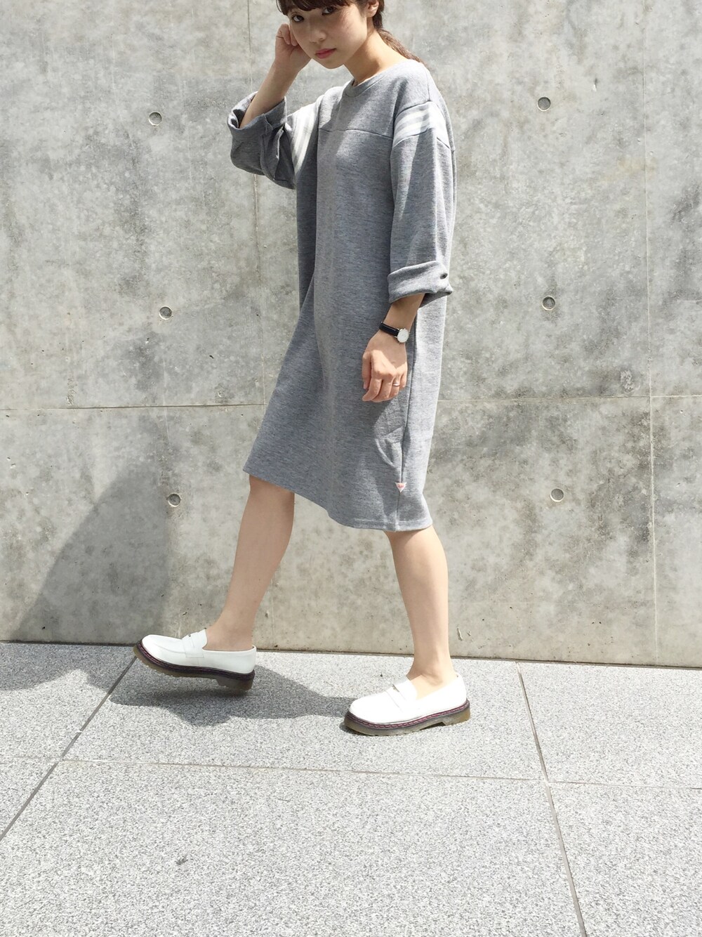 「Kastane、melple、ワンピース、ローファー」｜「Kastaneの【Kastane】コインローファー（その他シューズ、ホワイト系）」を使った、mitsukokatadaさん（レディース・153cm）の秋コーディネートの1枚目の写真