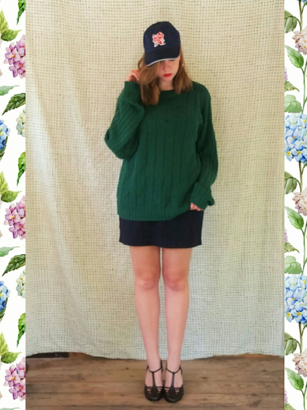 「R29OversizedChic、sweater、dress、heels、MIX」｜「Olympicsのアイテム（ハット、ブルー系）」を使った、Susannahさん（レディース・178cm）の夏コーディネートの1枚目の写真