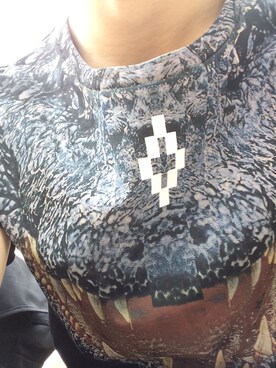 「MARCELO BURLON（マルセロ・バーロン）のアイテム（Tシャツ/カットソー、ブルー系）」を使った、タカオさん（メンズ・179cm）の春コーディネート