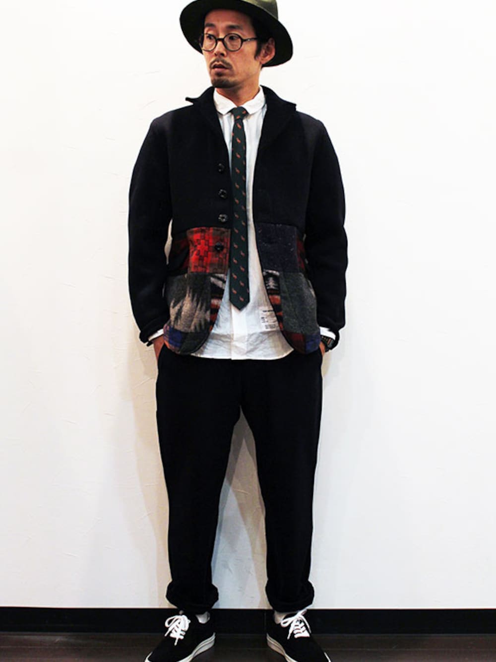 ブルー系のテーラードジャケット、その他のシャツ/ブラウス、その他のその他パンツを着用したメンズの冬コーディネートの1枚目の写真