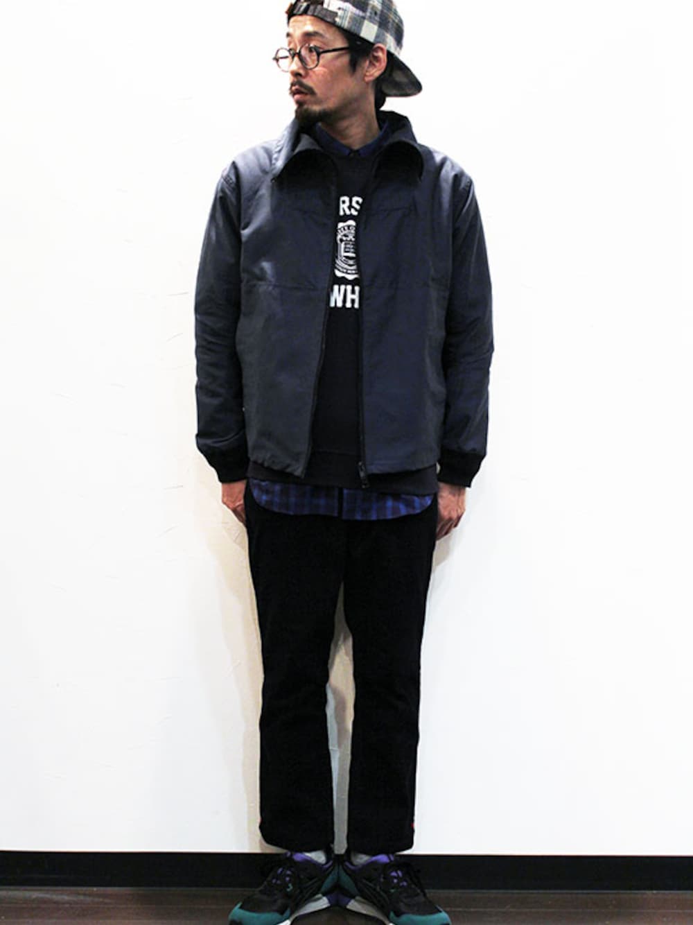 ブルー系のブルゾン、その他のスウェット、その他のシャツ/ブラウスを着用したメンズの冬コーディネートの1枚目の写真