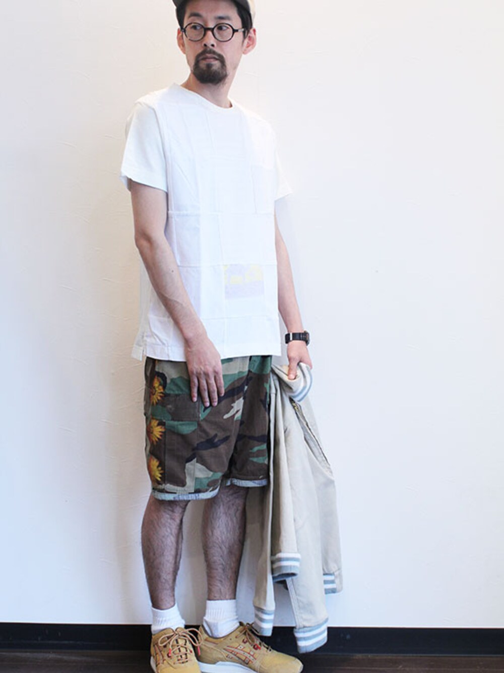 「ホワイト、カモフラ、キャップ、ショートパンツ、Tシャツ、迷彩、パッチワーク、リメイク、ショーツ、GEL LYTE 3」｜「INFIELDER DESIGNのCAMP CAP POP "（キャップ、その他）」を使った、nakajiさん（メンズ・168cm）の春コーディネートの1枚目の写真