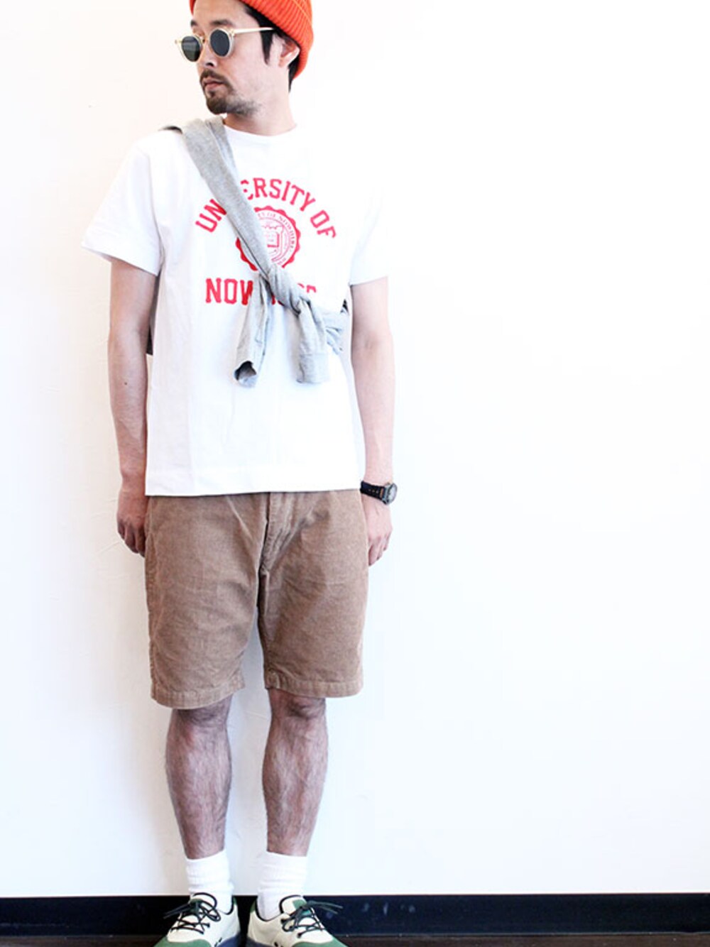 その他のTシャツ/カットソー、その他のその他パンツ、その他のスニーカーを着用したメンズの夏コーディネートの1枚目の写真