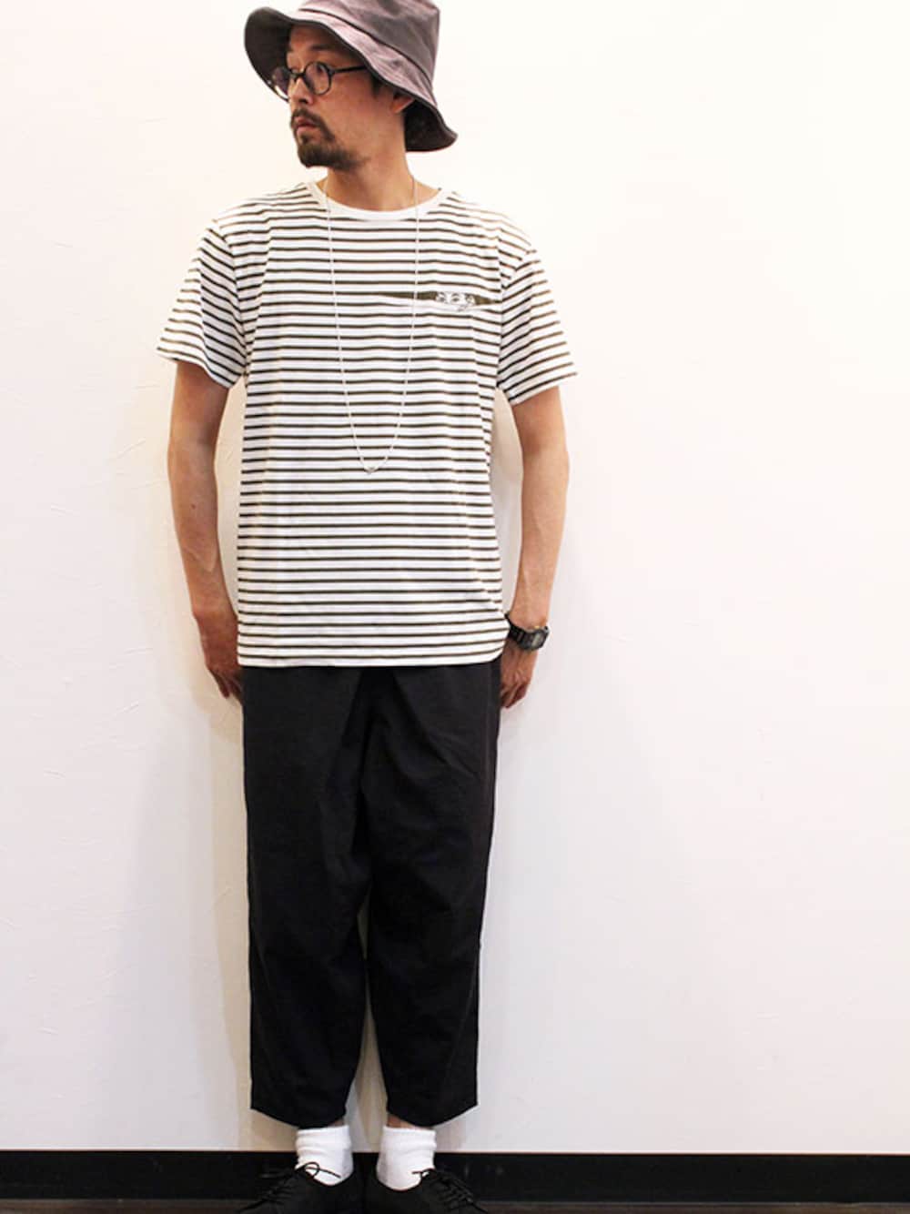 「ネックレス、ボーダー、Tシャツ、ハット、サルエルパンツ、リネン、イージーパンツ、スエードシューズ、野良着、 のぞきボーダー」｜「HEALTHのUFO HAT " linen "（ハット、その他）」を使った、nakajiさん（メンズ・168cm）の夏コーディネートの1枚目の写真