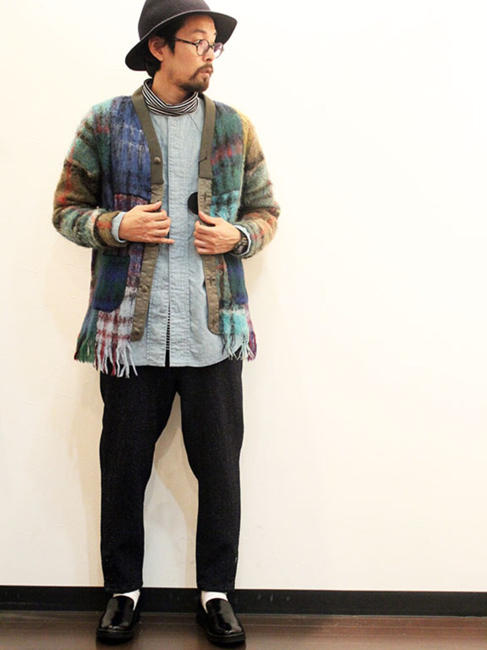 その他のカーディガン/ボレロ、その他のシャツ/ブラウス、その他のTシャツ/カットソーを着用したメンズの冬コーディネートの1枚目の写真