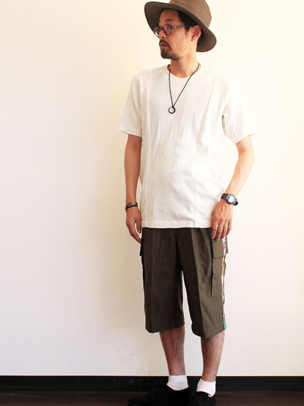 「 Tシャツ、 ハット、summer、 ネックレス、クロップドパンツ、 シンプルコーデ、 きれいめカジュアル、 夏、 カジュアルコーデ、 ビッグT」｜「HURRAY HURRAYのTELECOM COMBINATION T-SHIRTS （Tシャツ/カットソー、その他）」を使った、nakajiさん（メンズ・168cm）の夏コーディネートの1枚目の写真