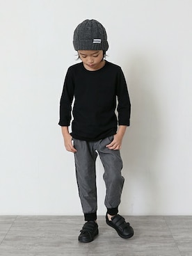 「アイテム（スニーカー、ブラック系）」を使った、BRANSHESさん（キッズ・110cm）の冬コーディネート