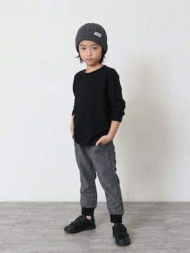 「アイテム（Tシャツ/カットソー、ブラック系）」を使った、BRANSHESさん（キッズ・110cm）の冬コーディネート