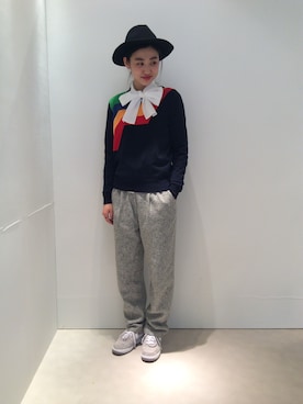 「アイテム（シャツ/ブラウス）」を使った、岡本彩さん（レディース・167cm）の春コーディネート