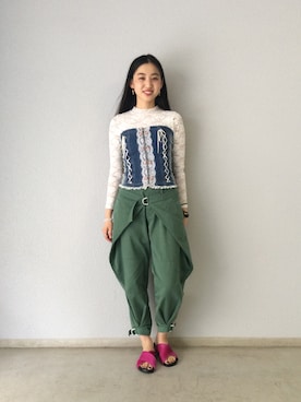 「アイテム（サンダル）」を使った、岡本彩さん（レディース・167cm）の夏コーディネート