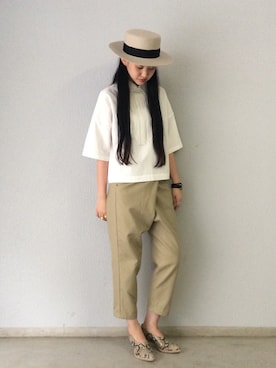 「スネーク柄」｜「アイテム（帽子）」を使った、岡本彩さん（レディース・167cm）の夏コーディネート