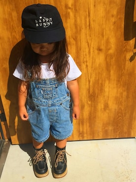 「Levi's（リーバイス）のアイテム（サロペット/オーバーオール）」を使った、ReNRiNさん（キッズ・90cm）の夏コーディネート