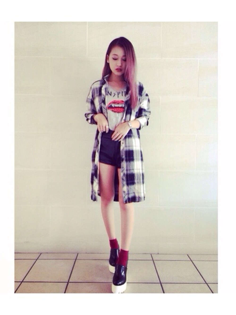 「ENVYM、FREE'S MART、ootd、outfit、code、コーディネート、チェック、秋のコーデ、ボルドー」｜「ENVYMのアイテム（ブーティ、ブラック系）」を使った、Rieさん（レディース・160cm）の秋コーディネートの1枚目の写真