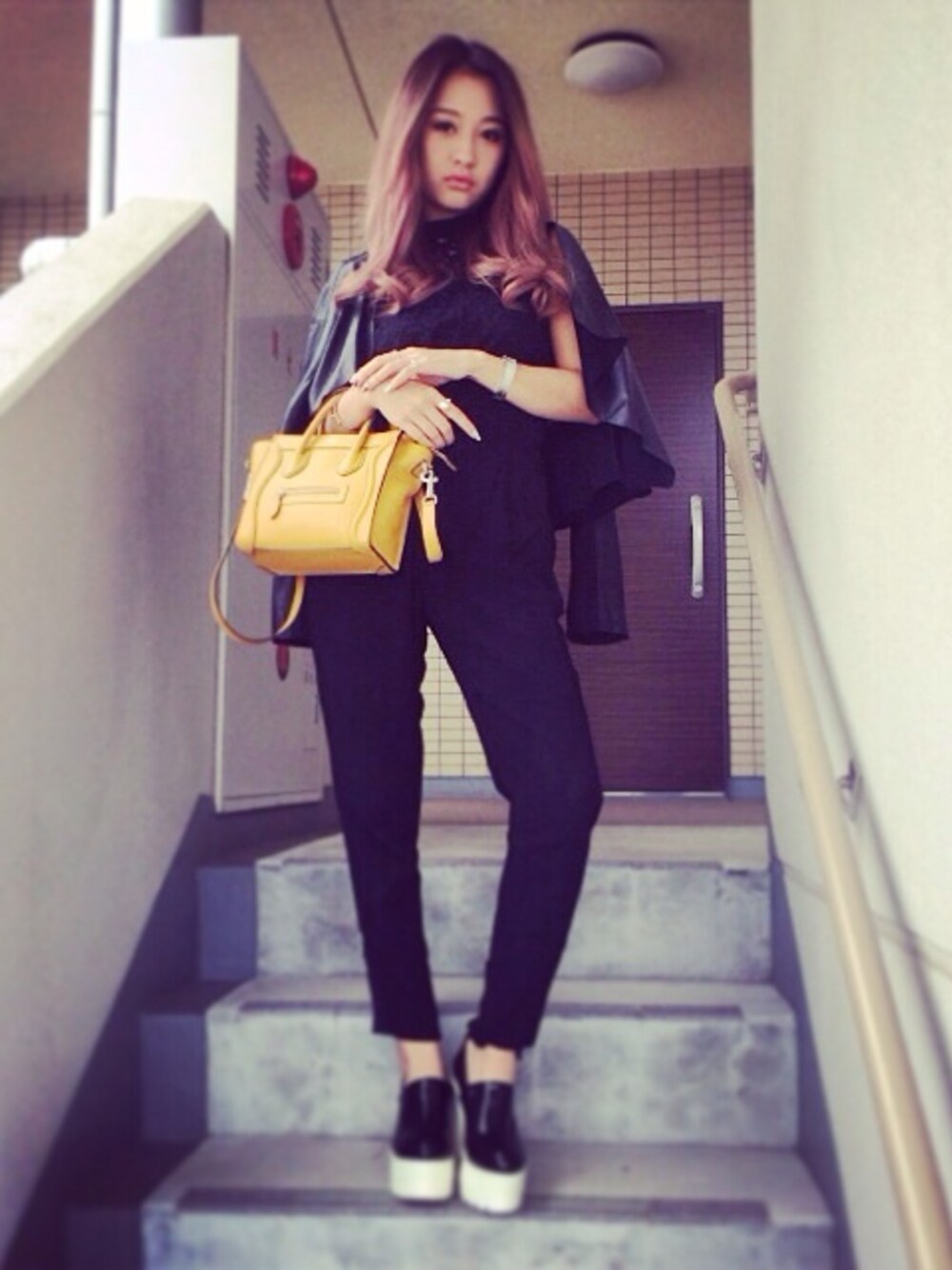 「CELINE、moussy、ZARA、ライダース、ENVYM、ootd、coordinate、コーディネート、code、outfit」｜「MOUSSYのアイテム（シャツ/ブラウス、ブラック系）」を使った、Rieさん（レディース・160cm）の秋コーディネートの1枚目の写真