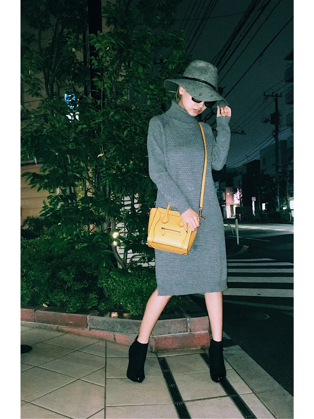 「EMODA、ニットワンピース、ハット、グレー、シャネル、chanel、CELINE、MIUMIU、ブーティ、2015AW」｜「EMODAのボリュームH/N knit OP（ワンピース、グレー系）」を使った、Rieさん（レディース・160cm）の秋コーディネートの1枚目の写真