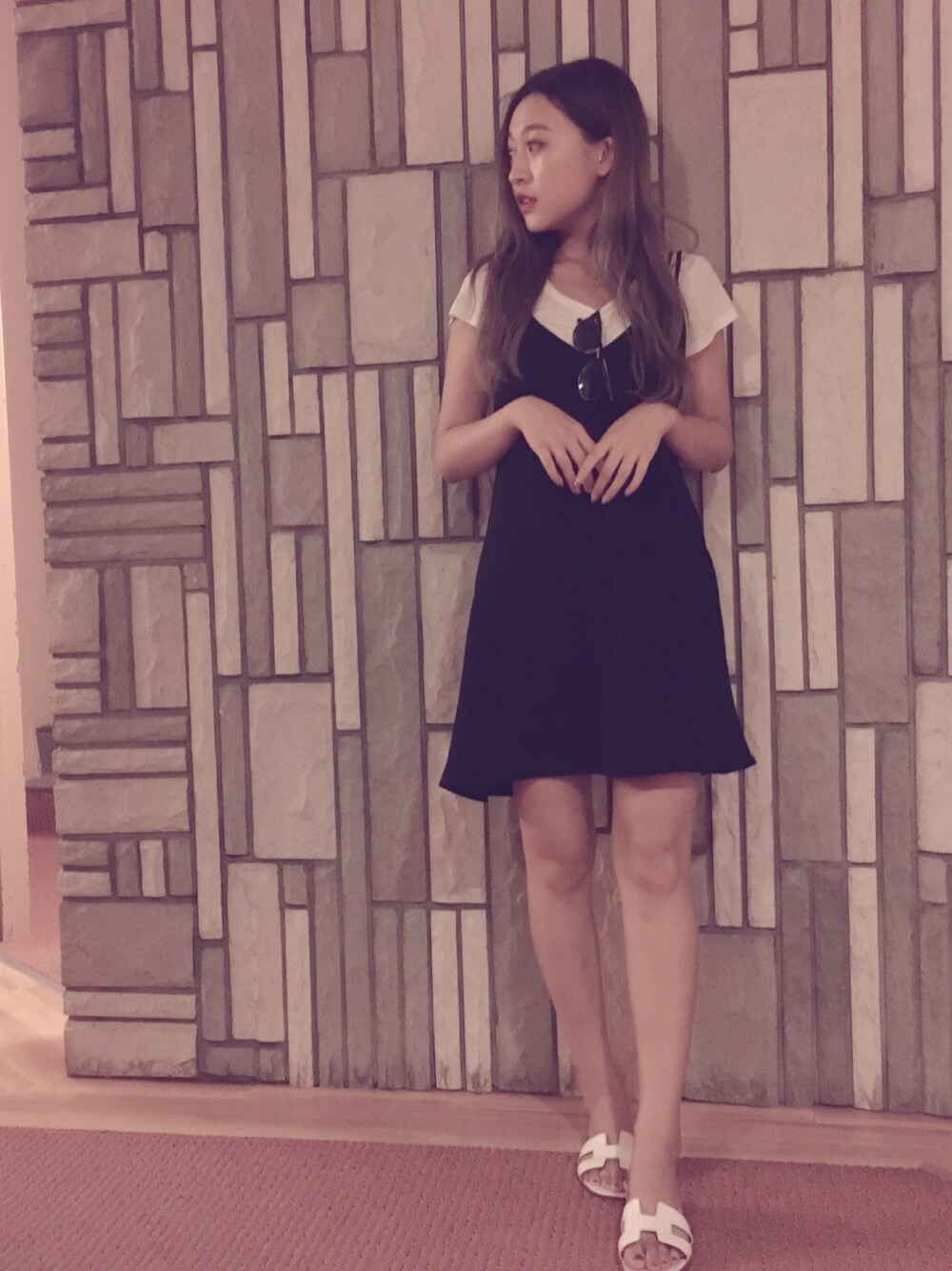 「シンプルコーデ、ブラック、白、ootd、outfit、HERMES、エルメス、EMODA、ワンピース、夏コーデ」｜「EMODAのDOUBLE STRAP CA ワンピース（ワンピース、ブラック系）」を使った、Rieさん（レディース・160cm）の夏コーディネートの1枚目の写真