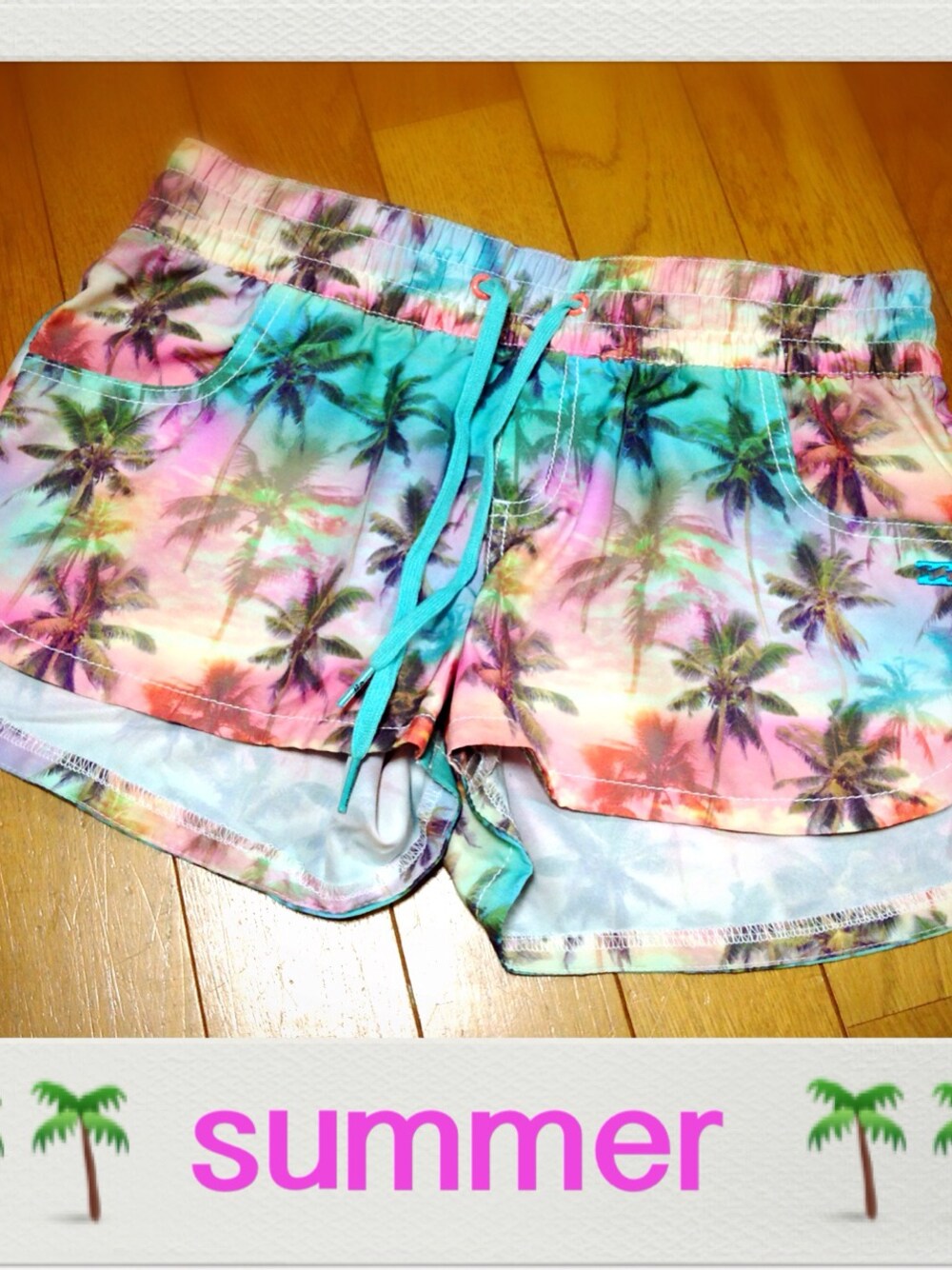 「夏、海、カラフル、水着、BILLABONG、サーフショーツ、ヤシの木柄」｜「BILLABONGのサーフパンツ？（スイムグッズ、その他）」を使った、つんべあさん（レディース・157cm）の夏コーディネートの1枚目の写真