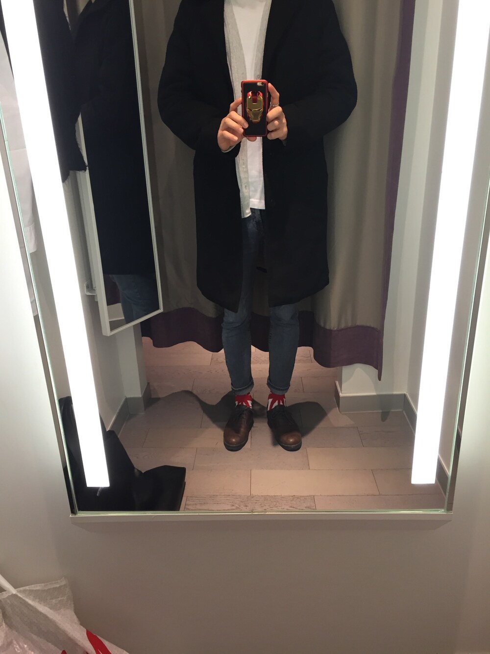「UNIQLO、BSX、H&M、유니클로、싱글코트、코트、coat、singlecoat」｜「UNIQLOのアイテム（Tシャツ/カットソー、ホワイト系）」を使った、ㅂㅐㄱㄷㅐㅎㅏㄴさん（メンズ・169cm）の冬コーディネートの1枚目の写真