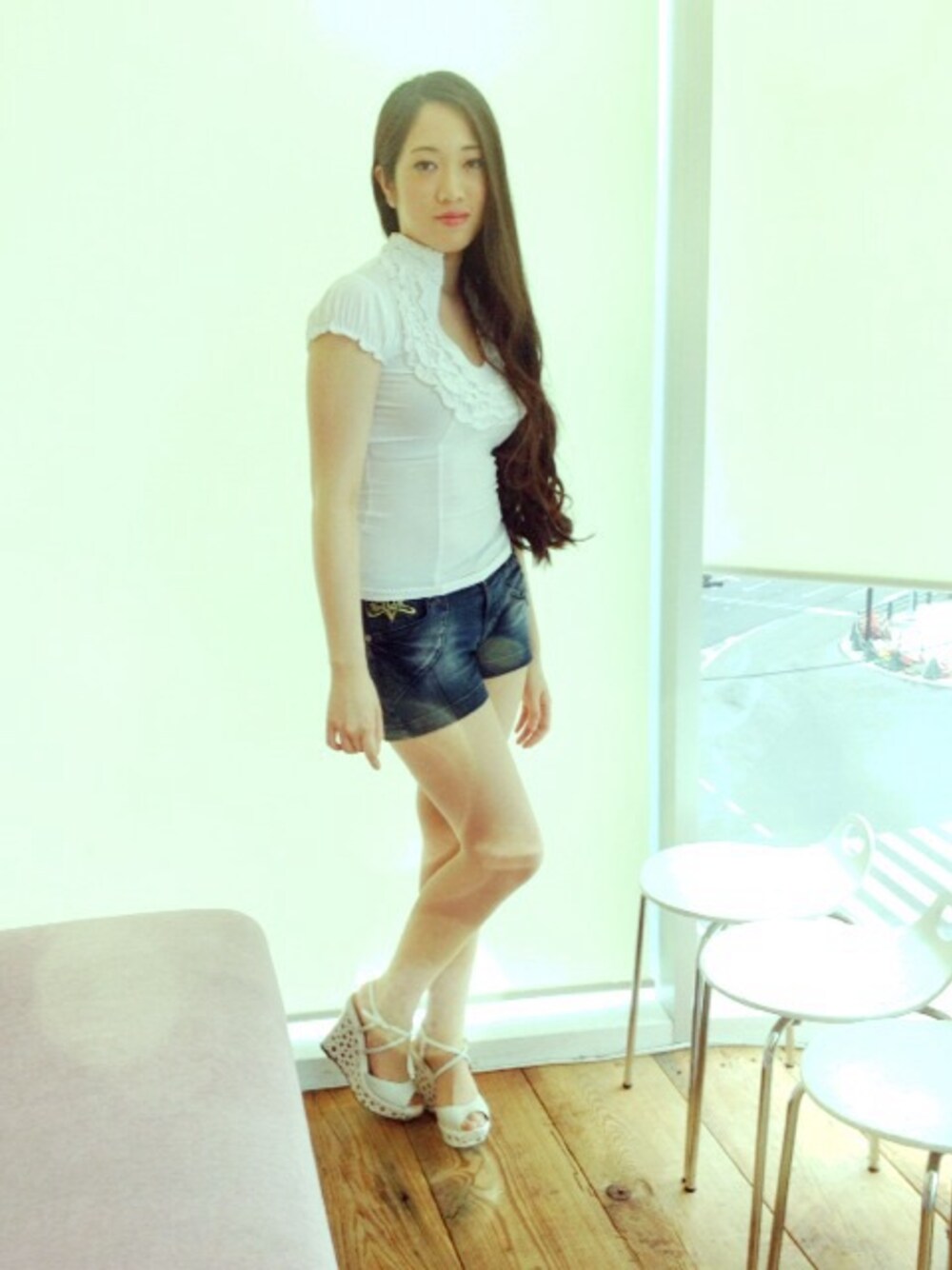 「simple style、カジュアル、Casual Wear」｜「BABY PHATのアイテム（その他トップス、ホワイト系）」を使った、Marissa.Iさん（レディース・164cm）の冬コーディネートの1枚目の写真