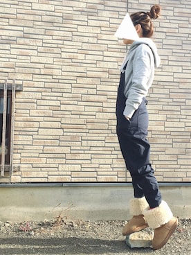 「お団子ヘアー」｜「アイテム（パーカー、グレー系）」を使った、コロさん（レディース・155cm）の冬コーディネート