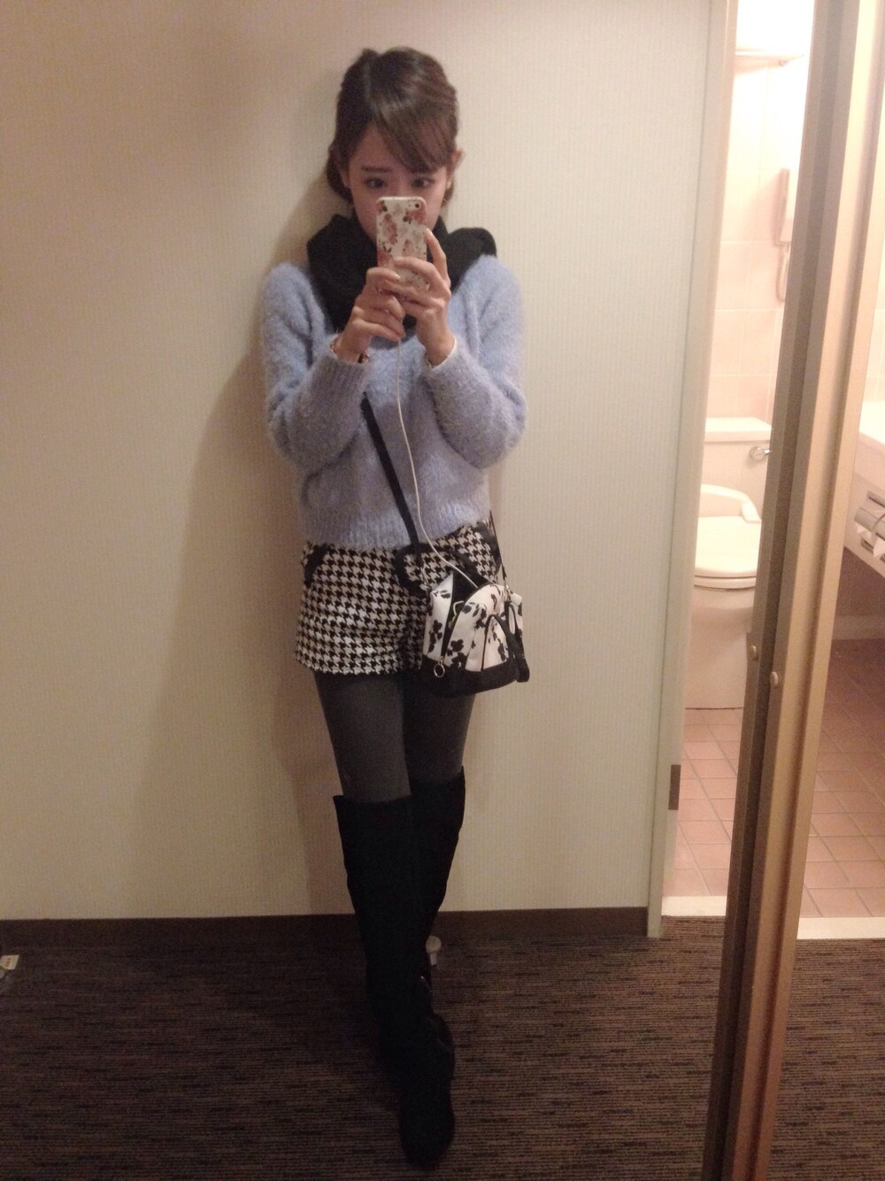 その他のその他、その他のその他、ブラウン系のその他を着用したレディースの冬コーディネートの1枚目の写真